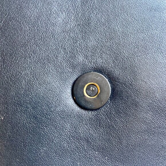 Square magnetic flap bag - Picture 11 of 11